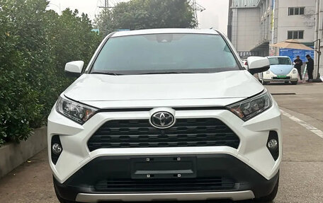 Toyota RAV4, 2022 год, 2 750 000 рублей, 2 фотография