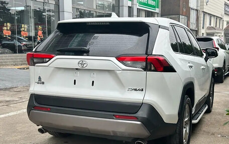 Toyota RAV4, 2022 год, 2 750 000 рублей, 7 фотография