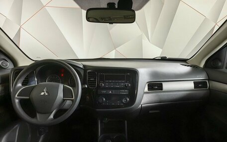 Mitsubishi Outlander III рестайлинг 3, 2016 год, 1 775 000 рублей, 10 фотография