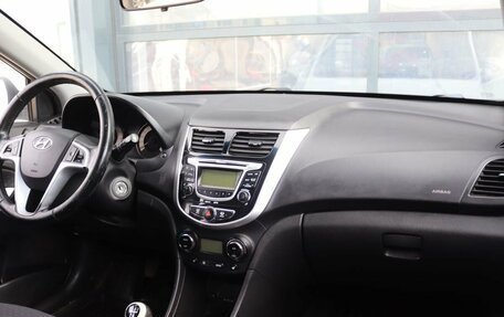 Hyundai Solaris II рестайлинг, 2011 год, 715 000 рублей, 14 фотография