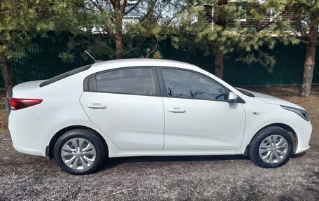 KIA Rio IV, 2018 год, 990 000 рублей, 9 фотография