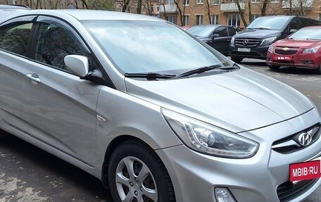 Hyundai Solaris II рестайлинг, 2013 год, 880 000 рублей, 1 фотография