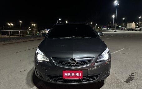 Opel Astra J, 2011 год, 910 000 рублей, 2 фотография