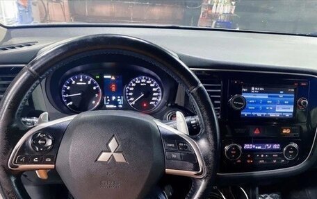 Mitsubishi Outlander III рестайлинг 3, 2013 год, 1 200 000 рублей, 8 фотография