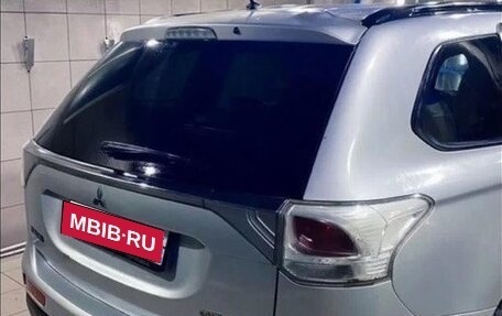 Mitsubishi Outlander III рестайлинг 3, 2013 год, 1 200 000 рублей, 4 фотография