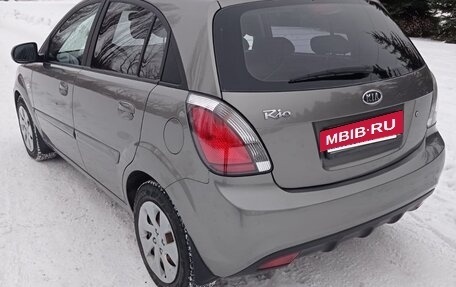 KIA Rio II, 2011 год, 700 000 рублей, 3 фотография