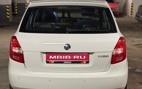 Skoda Fabia II, 2013 год, 900 000 рублей, 5 фотография