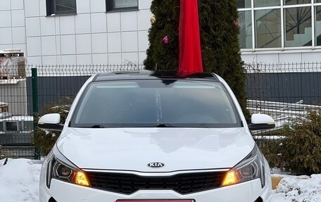 KIA Rio IV, 2021 год, 1 669 999 рублей, 1 фотография