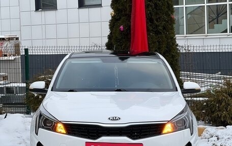 KIA Rio IV, 2021 год, 1 669 999 рублей, 2 фотография