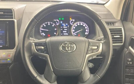 Toyota Land Cruiser Prado 150 рестайлинг 2, 2021 год, 3 650 000 рублей, 19 фотография