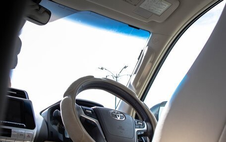 Toyota Land Cruiser Prado 150 рестайлинг 2, 2018 год, 4 500 000 рублей, 20 фотография