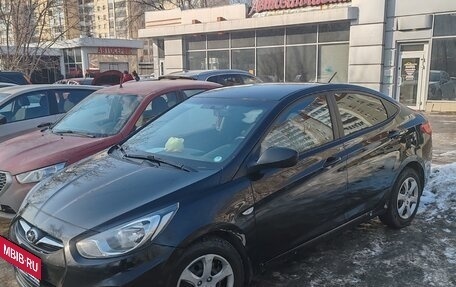Hyundai Solaris II рестайлинг, 2011 год, 950 000 рублей, 2 фотография