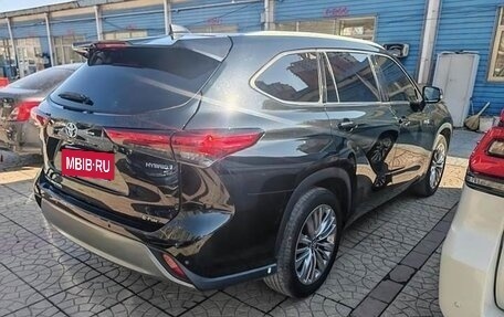 Toyota Highlander, 2021 год, 3 830 000 рублей, 2 фотография
