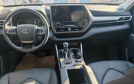 Toyota Highlander, 2021 год, 3 830 000 рублей, 8 фотография