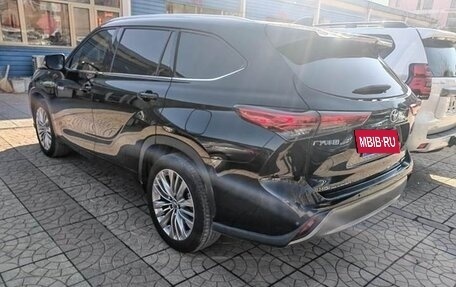 Toyota Highlander, 2021 год, 3 830 000 рублей, 4 фотография