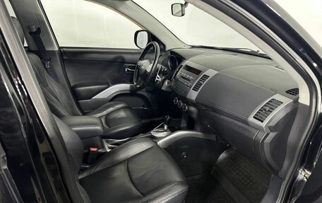 Mitsubishi Outlander III рестайлинг 3, 2011 год, 1 500 000 рублей, 14 фотография