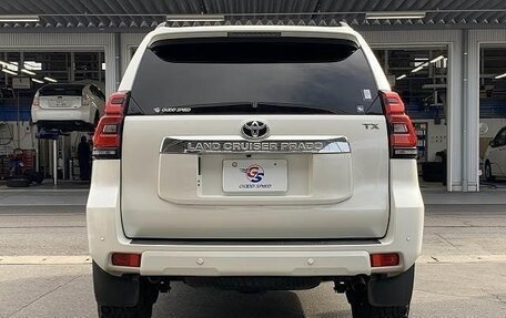 Toyota Land Cruiser Prado 150 рестайлинг 2, 2021 год, 3 740 000 рублей, 5 фотография