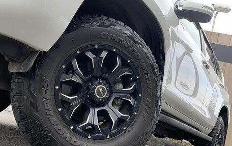 Toyota Land Cruiser Prado 150 рестайлинг 2, 2021 год, 3 740 000 рублей, 10 фотография