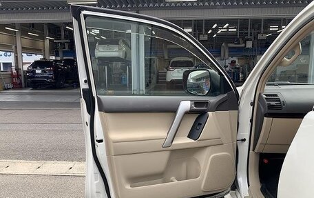 Toyota Land Cruiser Prado 150 рестайлинг 2, 2021 год, 3 740 000 рублей, 13 фотография