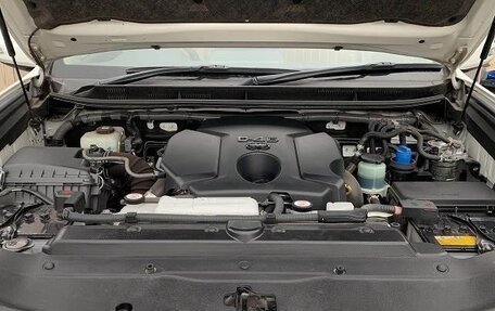 Toyota Land Cruiser Prado 150 рестайлинг 2, 2021 год, 3 740 000 рублей, 28 фотография