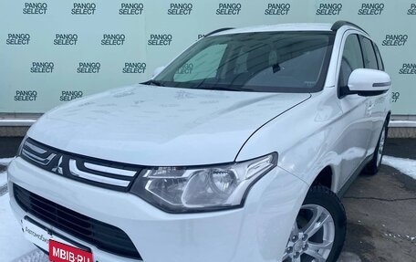 Mitsubishi Outlander III рестайлинг 3, 2014 год, 1 690 000 рублей, 1 фотография