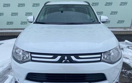 Mitsubishi Outlander III рестайлинг 3, 2014 год, 1 690 000 рублей, 2 фотография