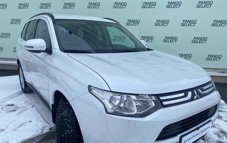 Mitsubishi Outlander III рестайлинг 3, 2014 год, 1 690 000 рублей, 3 фотография