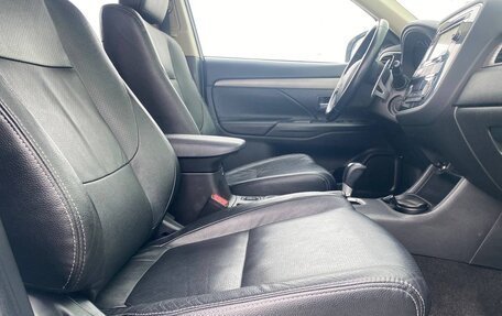 Mitsubishi Outlander III рестайлинг 3, 2014 год, 1 690 000 рублей, 10 фотография