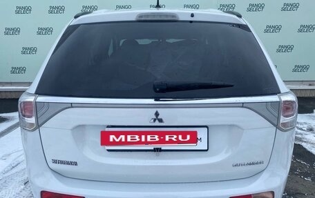 Mitsubishi Outlander III рестайлинг 3, 2014 год, 1 690 000 рублей, 5 фотография