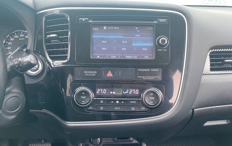 Mitsubishi Outlander III рестайлинг 3, 2014 год, 1 690 000 рублей, 12 фотография
