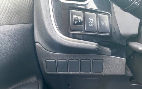 Mitsubishi Outlander III рестайлинг 3, 2014 год, 1 690 000 рублей, 17 фотография