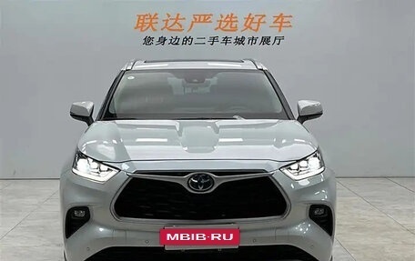 Toyota Highlander, 2022 год, 3 750 000 рублей, 2 фотография