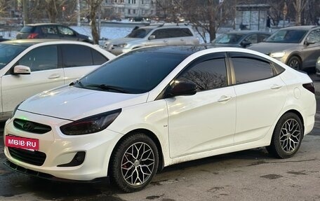 Hyundai Solaris II рестайлинг, 2014 год, 950 000 рублей, 5 фотография