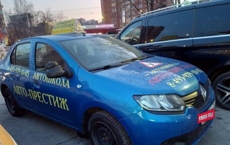 Renault Logan II, 2017 год, 450 000 рублей, 2 фотография