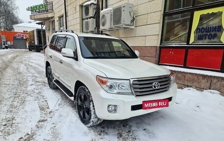 Toyota Land Cruiser 200, 2014 год, 4 090 000 рублей, 2 фотография