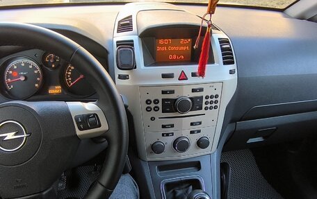 Opel Zafira B, 2008 год, 700 000 рублей, 9 фотография