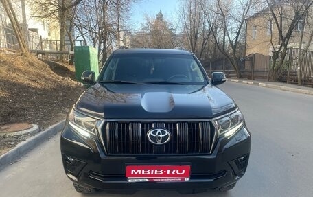 Toyota Land Cruiser Prado 150 рестайлинг 2, 2021 год, 7 600 000 рублей, 1 фотография