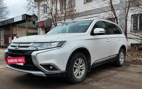 Mitsubishi Outlander III рестайлинг 3, 2017 год, 2 400 000 рублей, 9 фотография