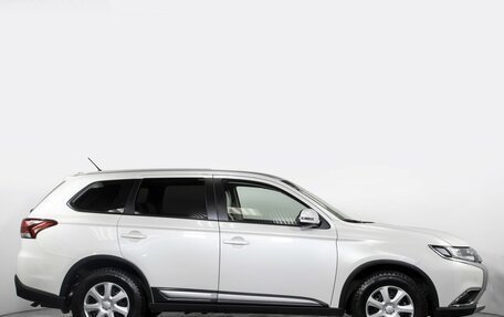 Mitsubishi Outlander III рестайлинг 3, 2016 год, 1 855 000 рублей, 4 фотография