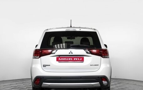 Mitsubishi Outlander III рестайлинг 3, 2016 год, 1 855 000 рублей, 6 фотография