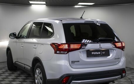 Mitsubishi Outlander III рестайлинг 3, 2016 год, 1 855 000 рублей, 26 фотография