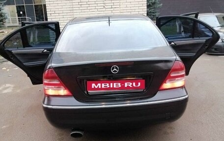 Mercedes-Benz C-Класс, 2004 год, 580 000 рублей, 1 фотография