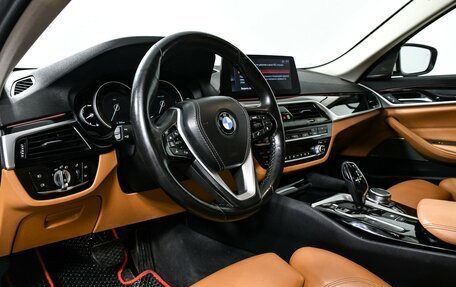 BMW 5 серия, 2019 год, 2 894 000 рублей, 12 фотография