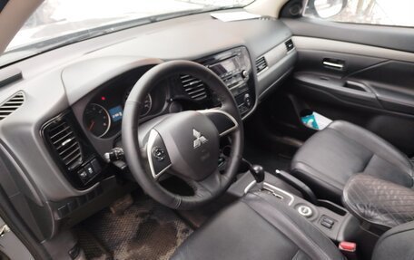 Mitsubishi Outlander III рестайлинг 3, 2013 год, 1 300 000 рублей, 8 фотография