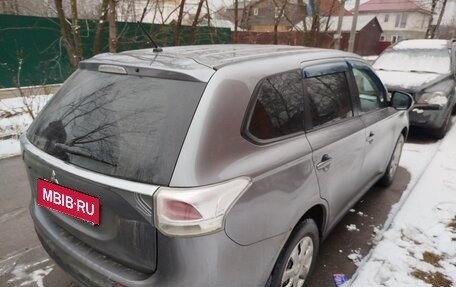 Mitsubishi Outlander III рестайлинг 3, 2013 год, 1 300 000 рублей, 9 фотография