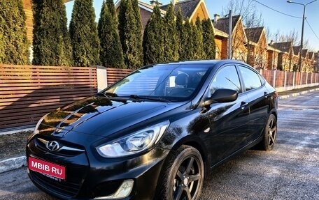 Hyundai Solaris II рестайлинг, 2013 год, 640 000 рублей, 1 фотография