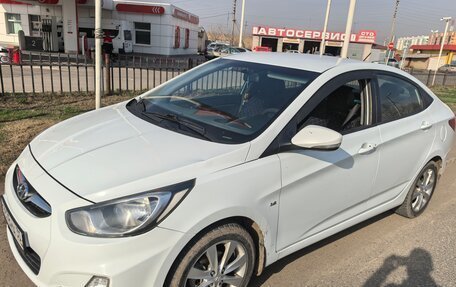 Hyundai Solaris II рестайлинг, 2011 год, 750 000 рублей, 6 фотография