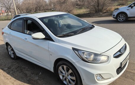 Hyundai Solaris II рестайлинг, 2011 год, 750 000 рублей, 2 фотография