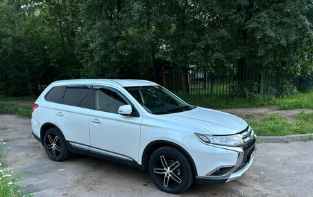 Mitsubishi Outlander III рестайлинг 3, 2015 год, 2 300 000 рублей, 1 фотография