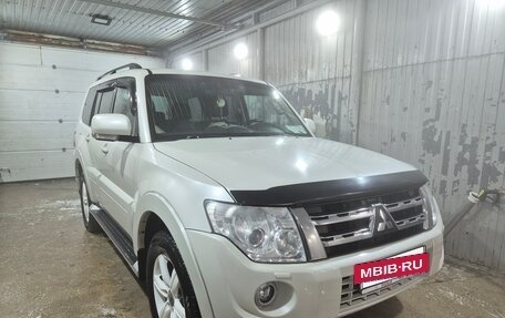 Mitsubishi Pajero IV, 2013 год, 2 650 000 рублей, 2 фотография